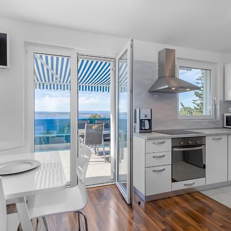 Stunning Apartment In Dramalj With House Sea View المظهر الخارجي الصورة